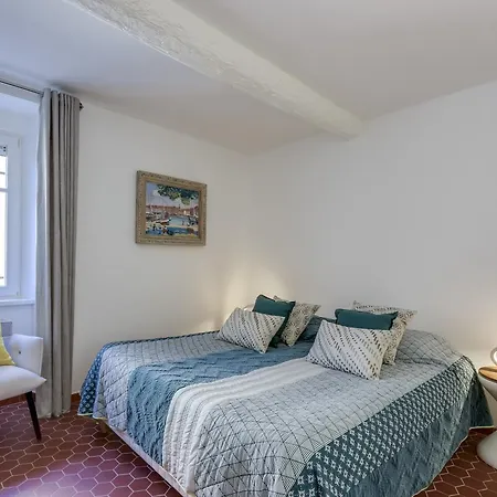 Beautiful Historic In The Heart Of St Tropez