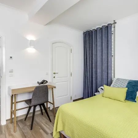 Beautiful Historic In The Heart Of St Tropez 圣特罗佩